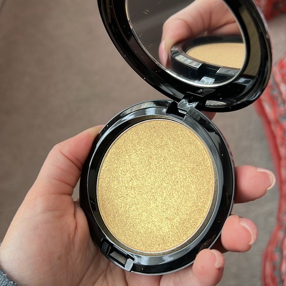 MAC Dazzle Highlighter - Picture 4 of 4